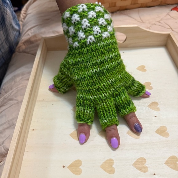 Peruvian Alpaca wool Cozy Blue and White Fingerless Gloves - Picture 4 of 5